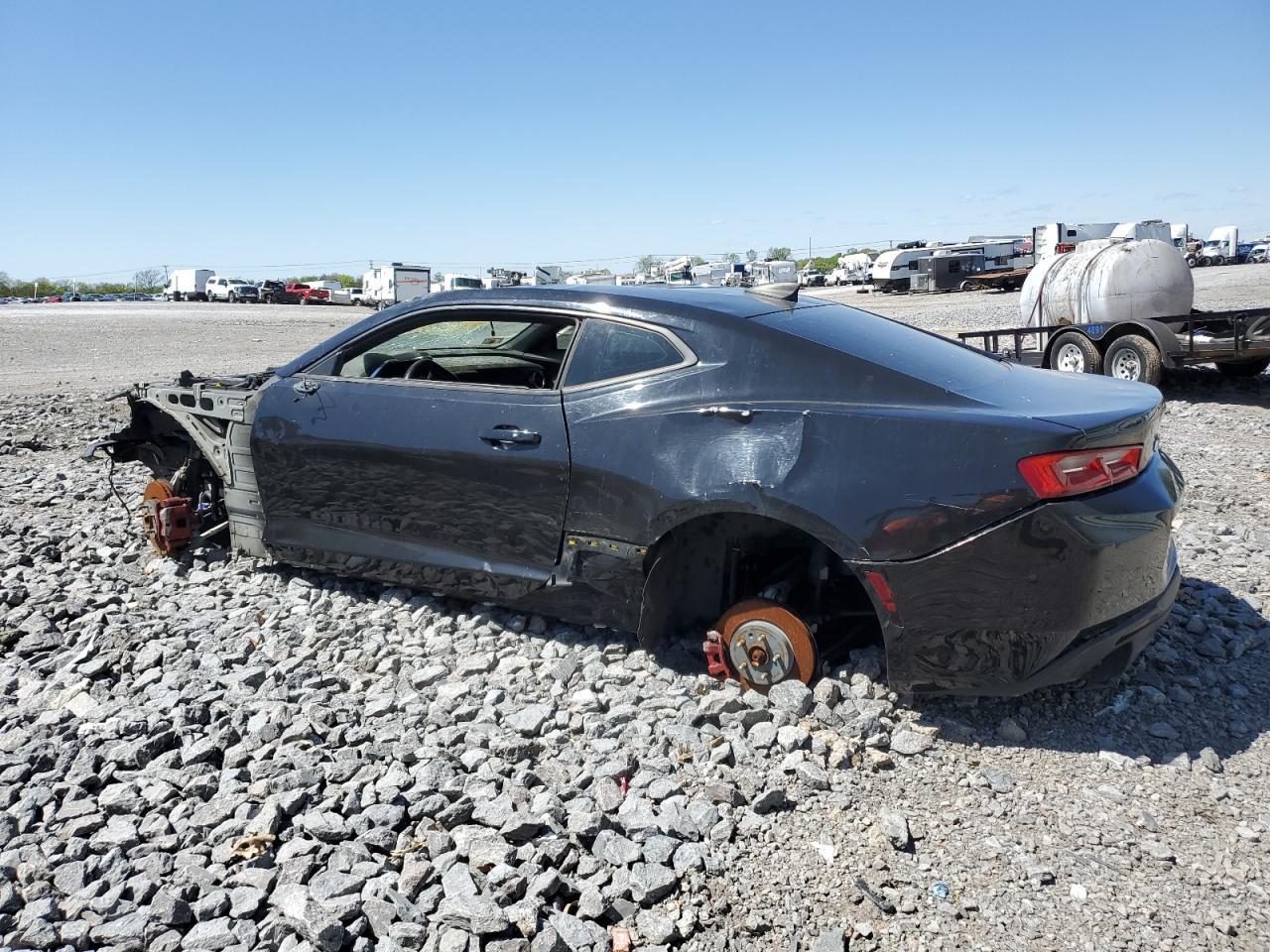 2017 Chevrolet Camaro Lt - Image 2