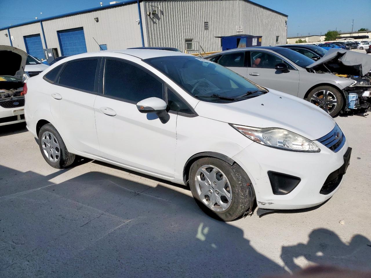 2013 Ford Fiesta Se - Фото 4