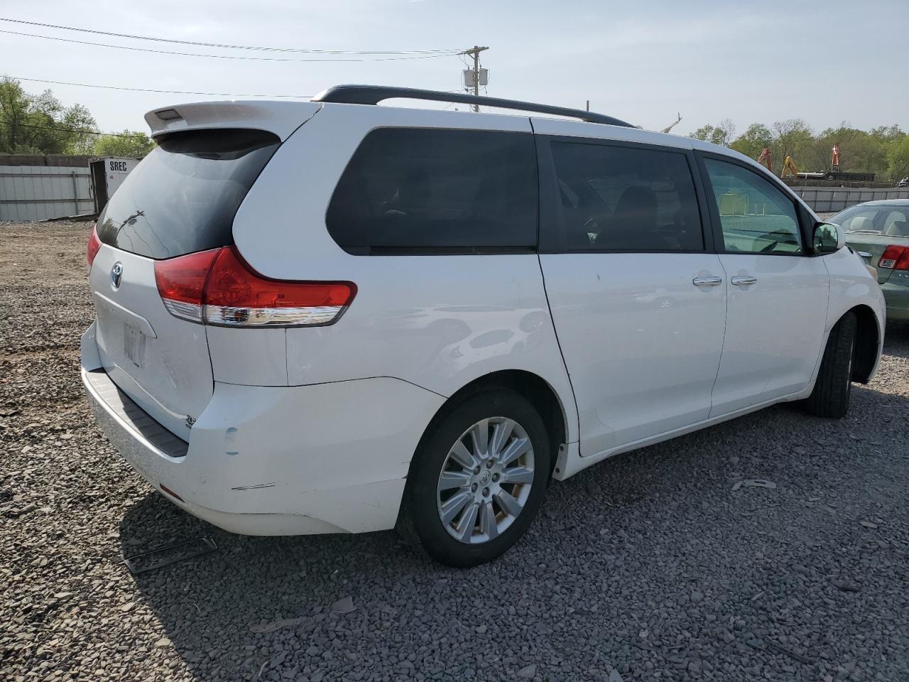 2014 Toyota Sienna Xle - Image 3