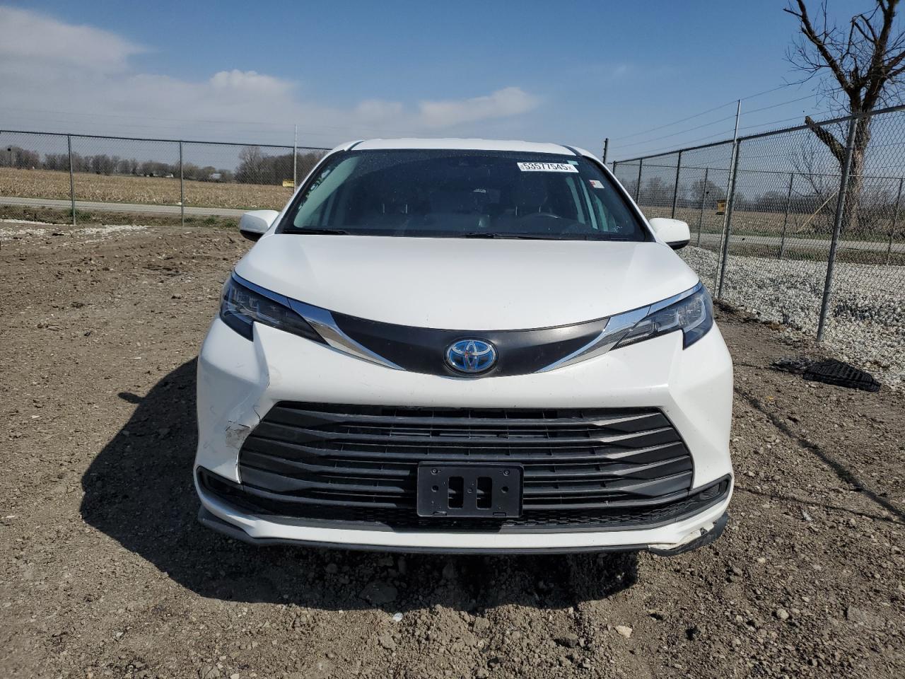 2021 Toyota Sienna Le - Фото 5