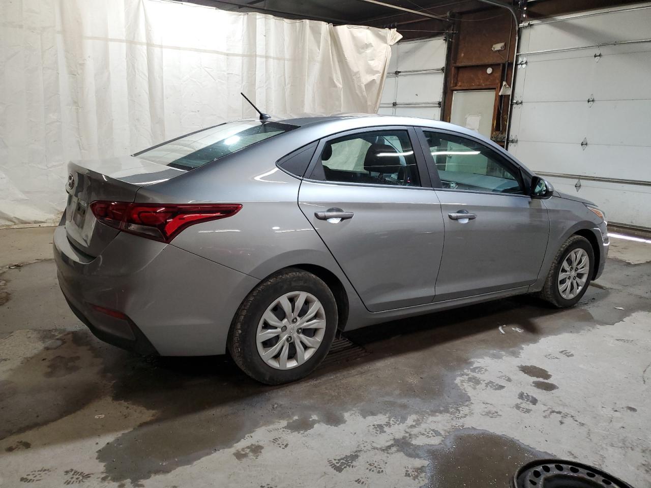 2021 Hyundai Accent Se - Фото 3