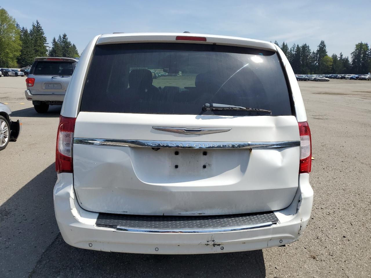 2013 Chrysler Town & Country Touring L - Фото 6