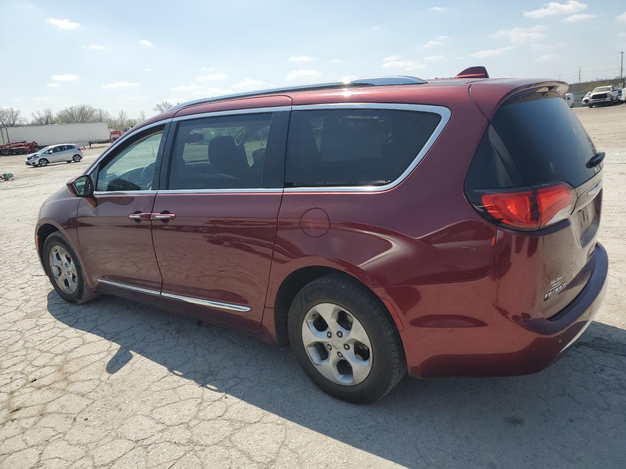 2017 Chrysler Pacifica Touring L Plus - Фото 2