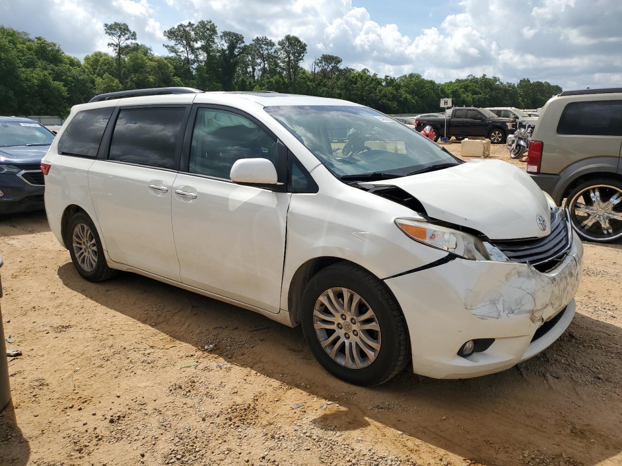 2017 Toyota Sienna Xle - Фото 4