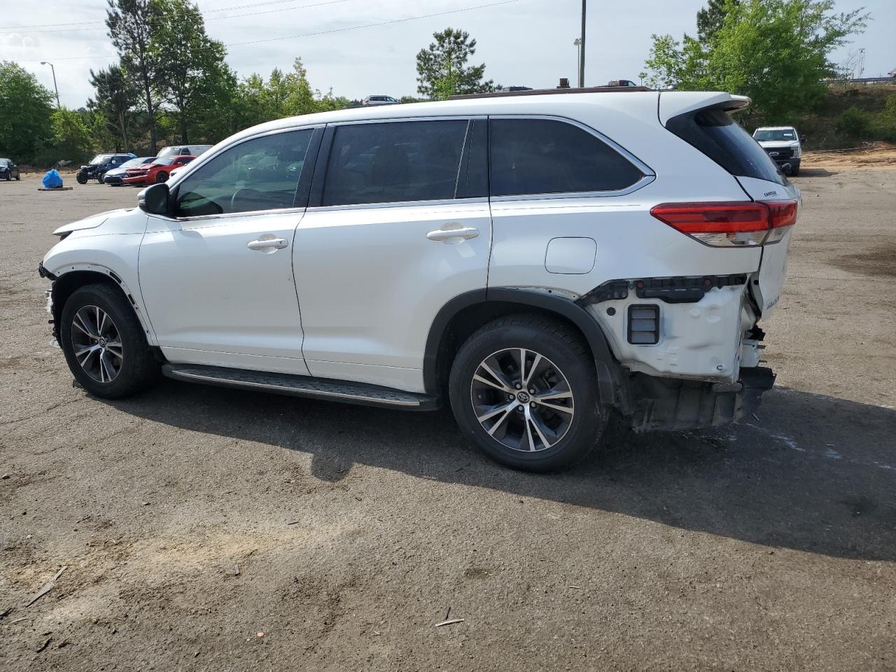2017 Toyota Highlander Le - Фото 2