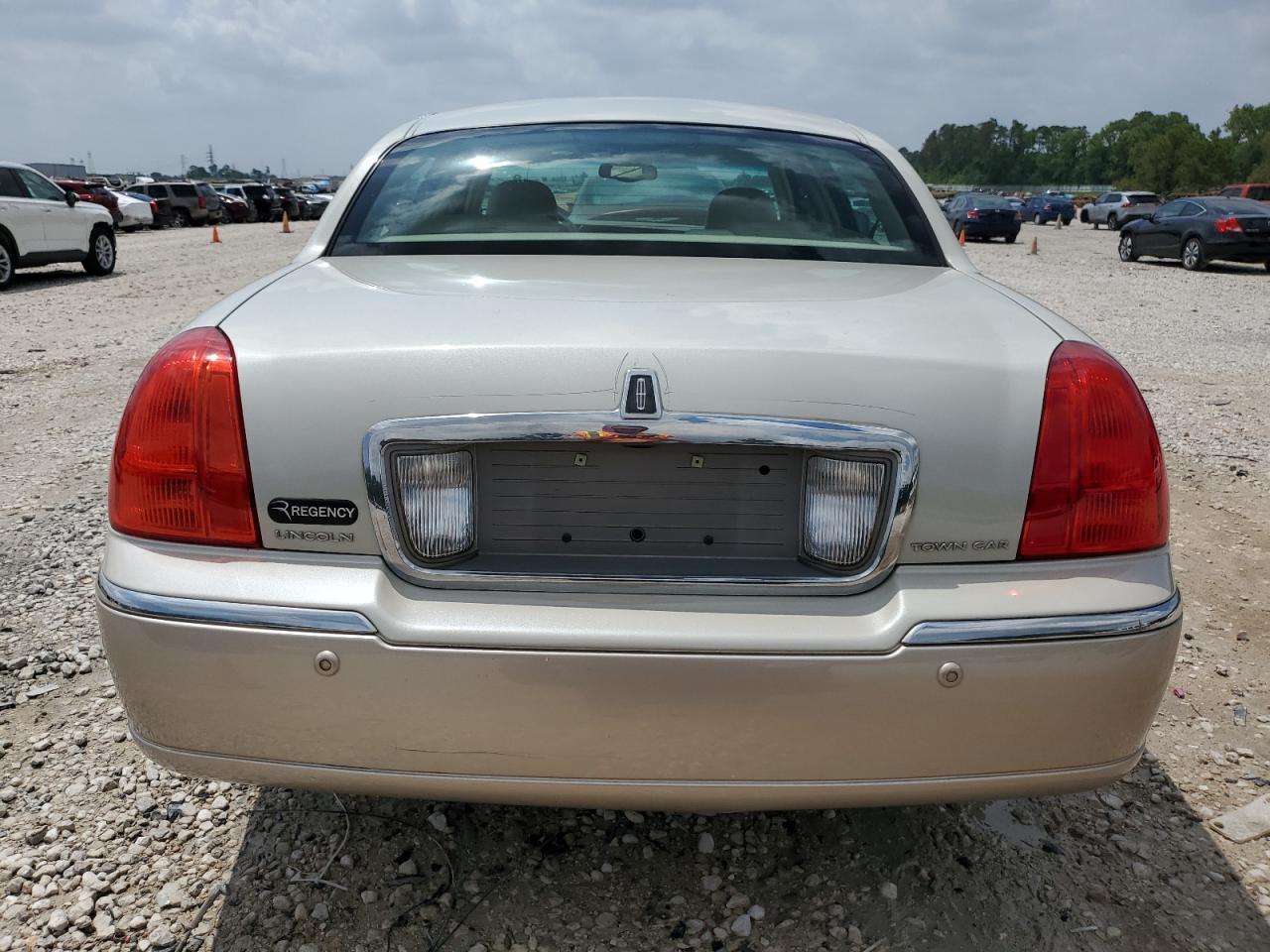 2005 Lincoln Town Car Signature - Фото 6