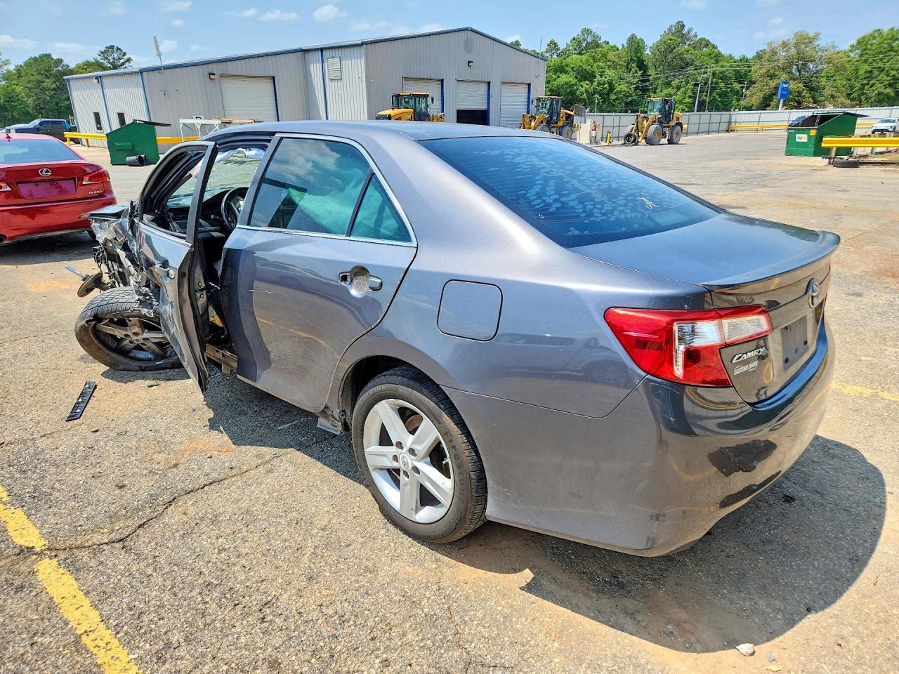 2012 Toyota Camry Se - Image 2