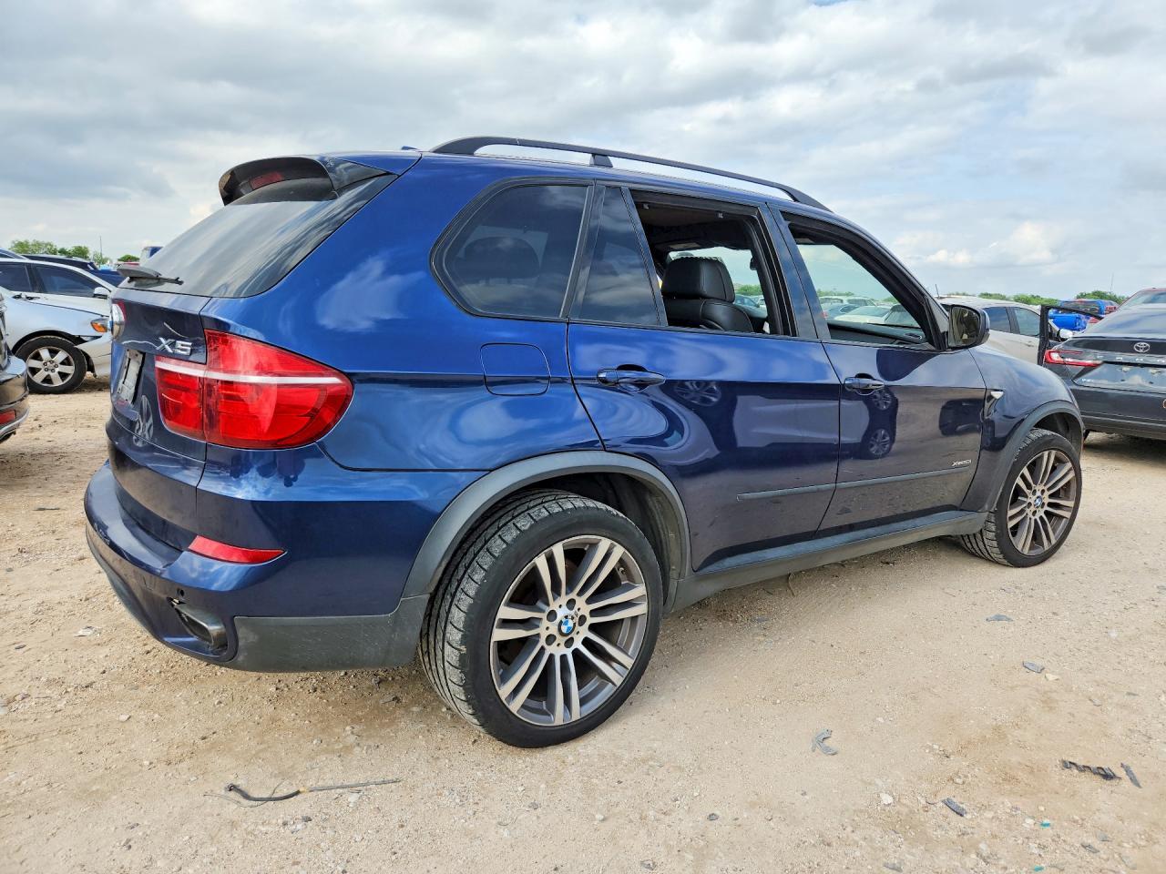 2011 BMW X5 xDrive50I - Image 3