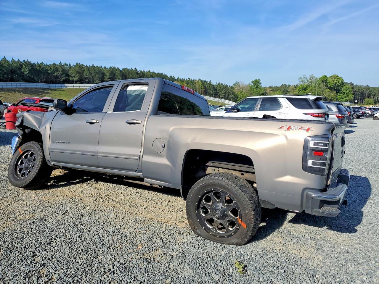 2017 Chevrolet Silverado K1500 Lt - Image 2