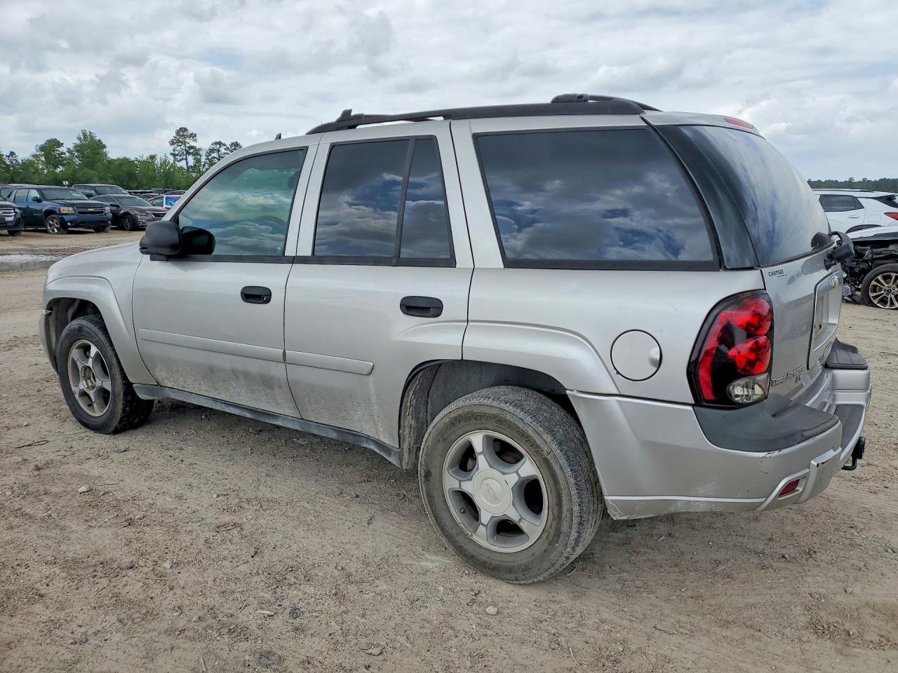 2007 Chevrolet Trailblazer Ls - Image 2