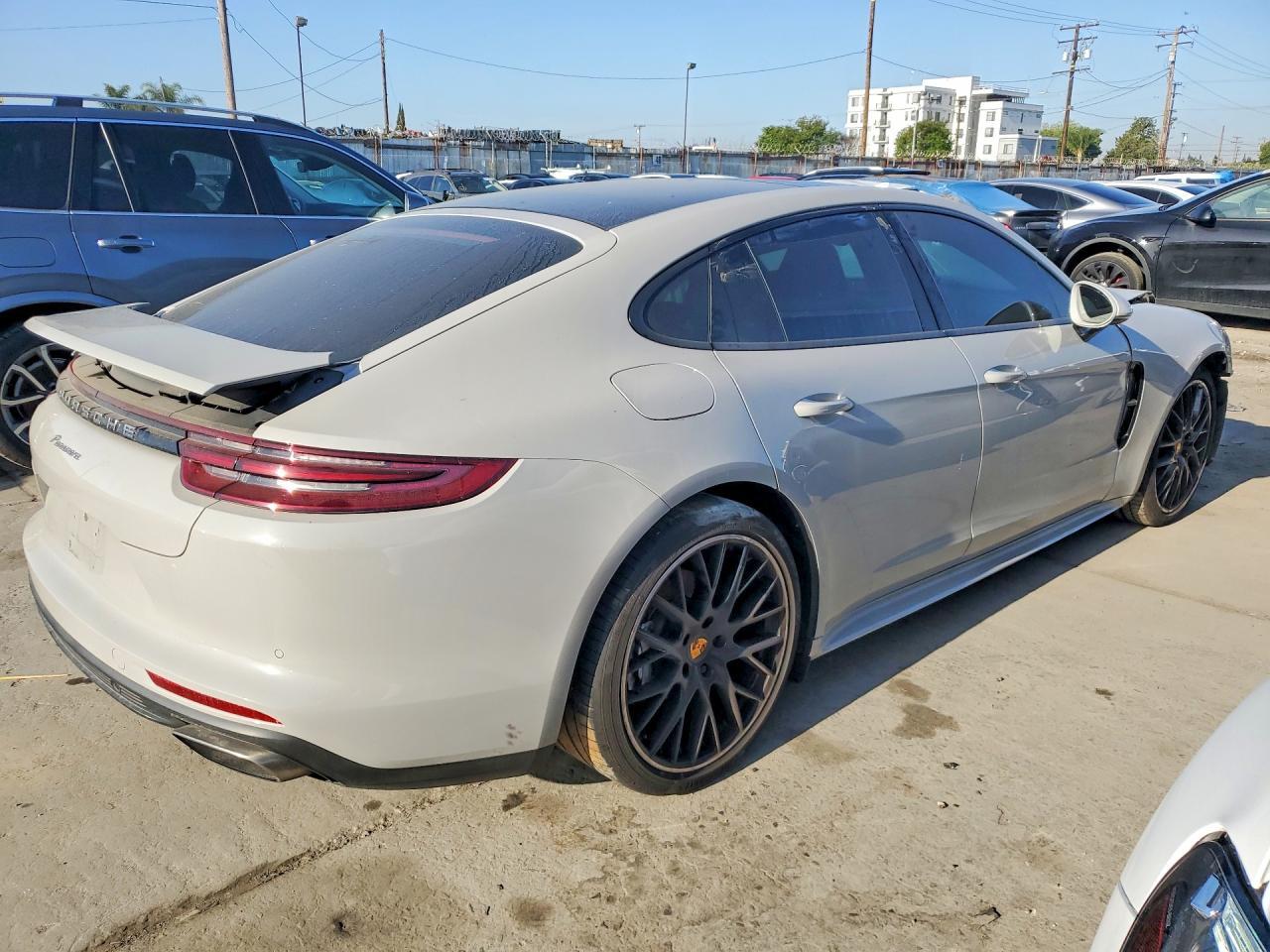 2018 Porsche Panamera 4 - Фото 3