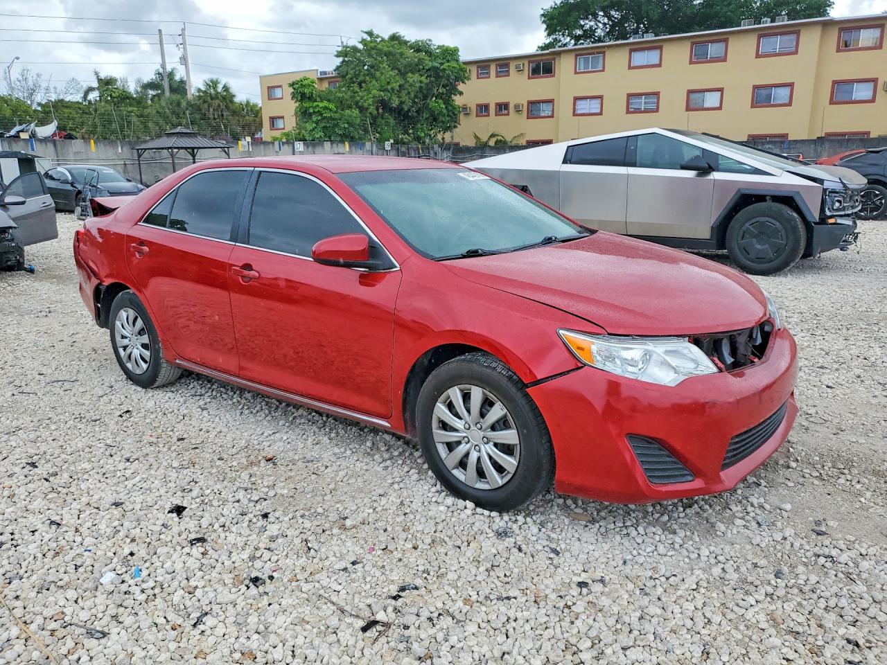 2014 Toyota Camry Le - Фото 4