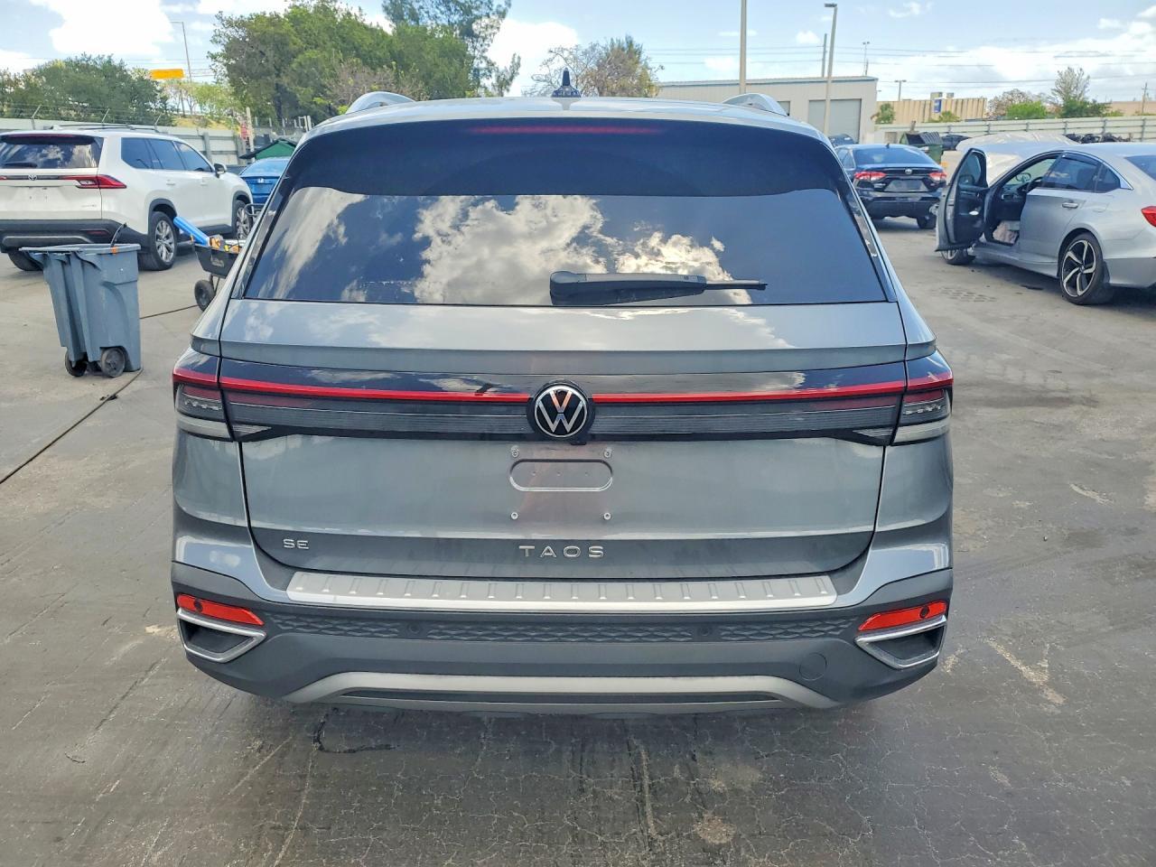 2025 Volkswagen Taos Se - Фото 6