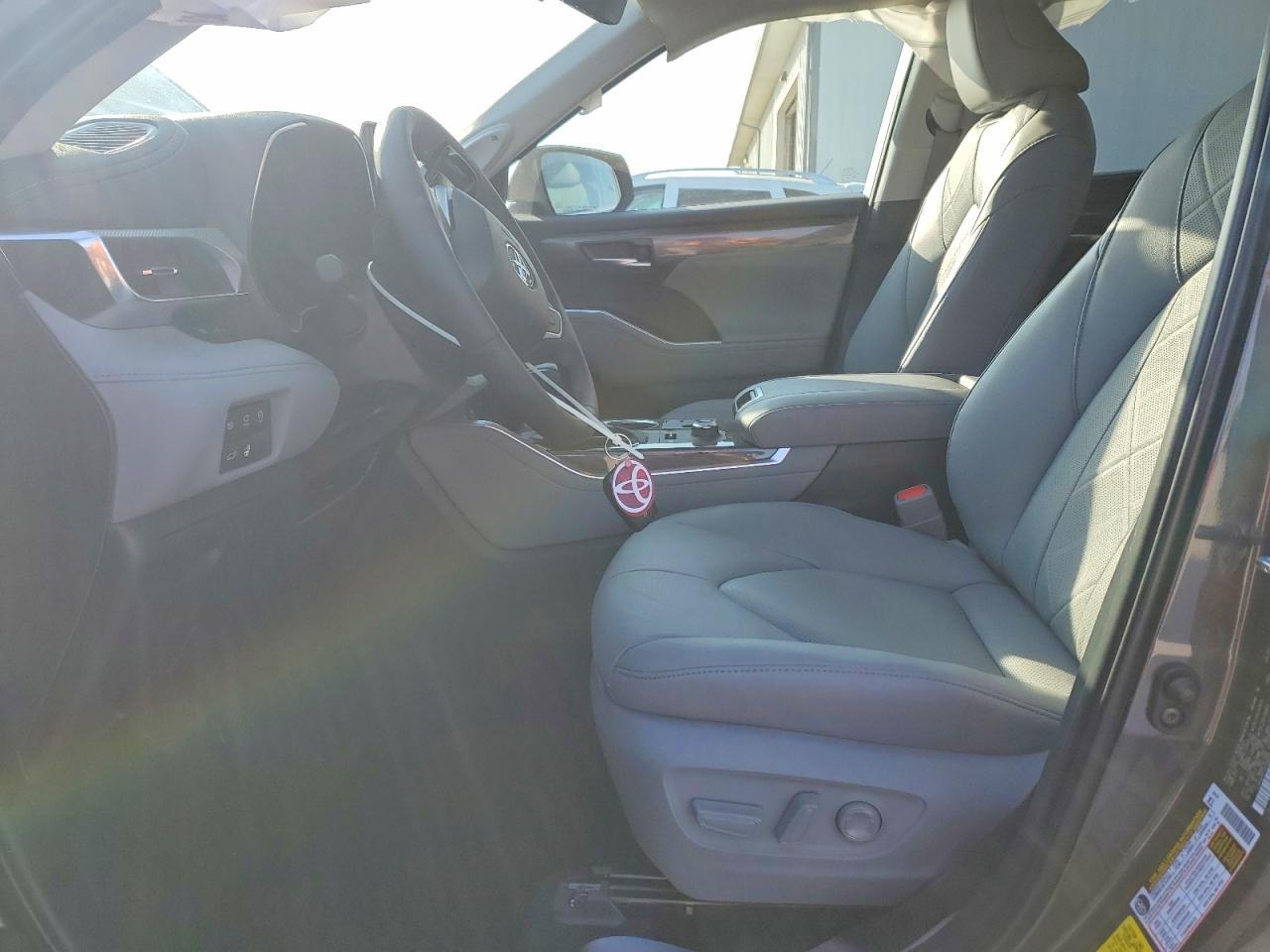 2025 Toyota Highlander Platinum - Фото 7
