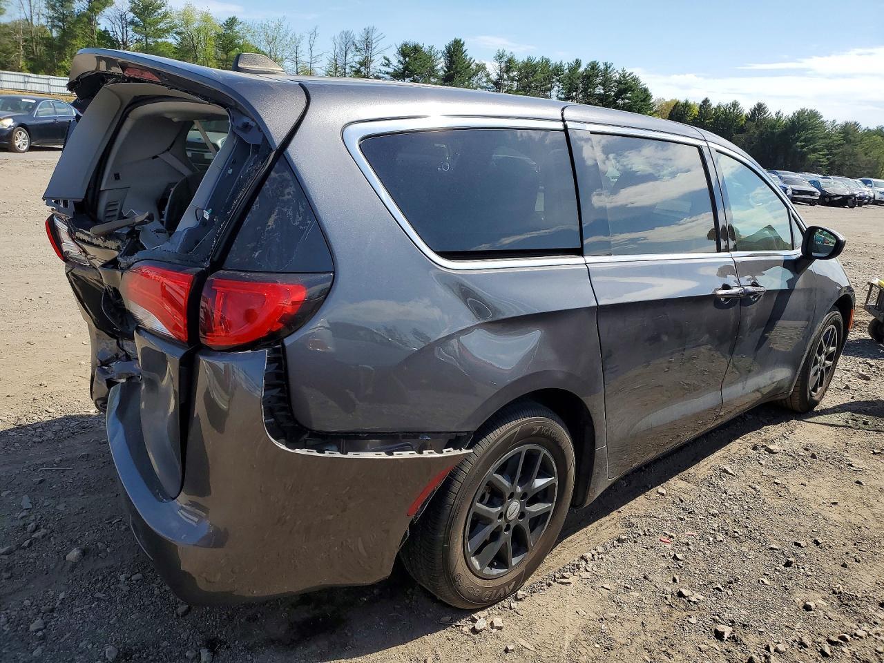 2022 Chrysler Voyager Lx - Фото 3