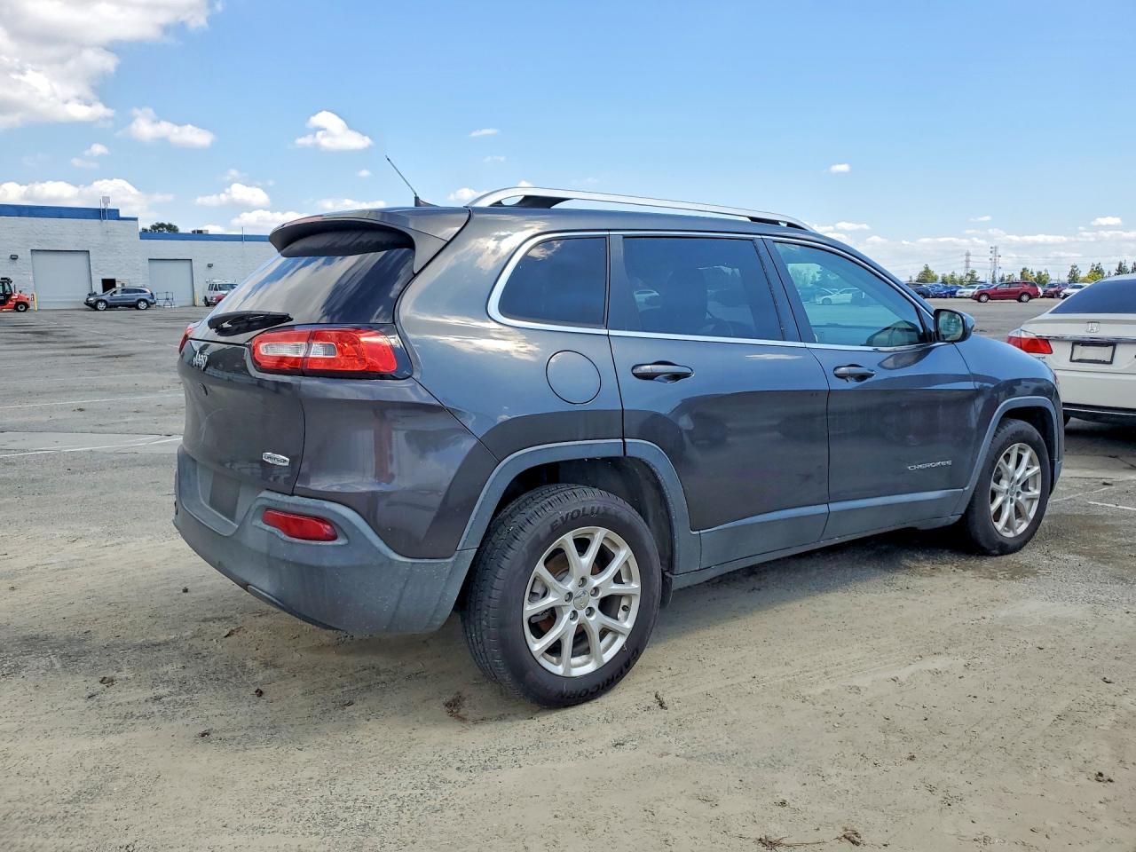 2016 Jeep Cherokee Latitude - Фото 3
