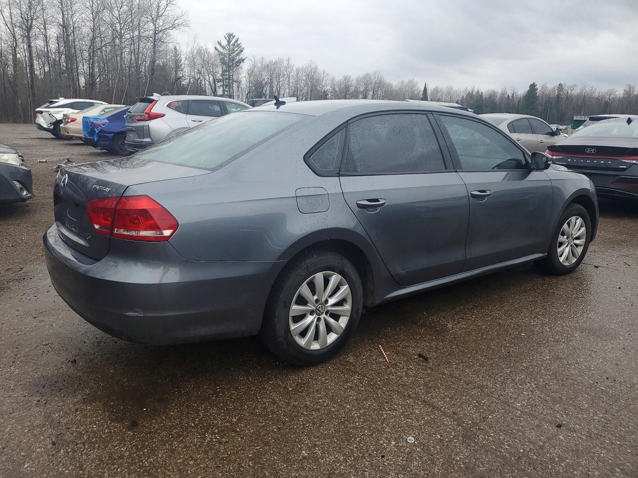 2013 Volkswagen Passat S - Фото 3