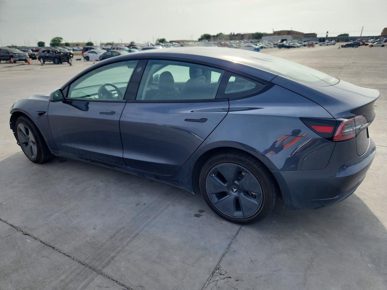 2023 Tesla Model 3 - Фото 2