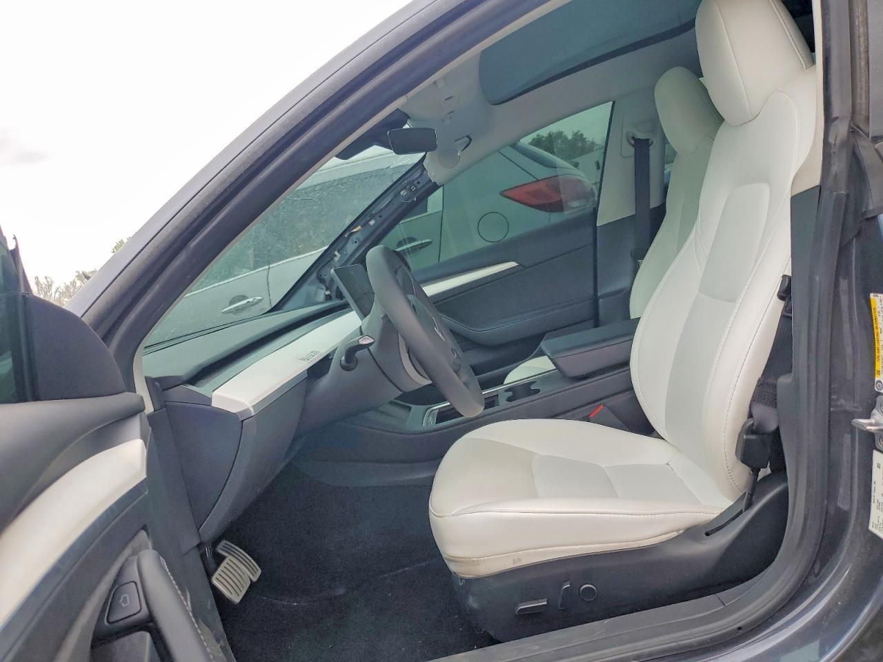 2023 Tesla Model 3 - Image 7