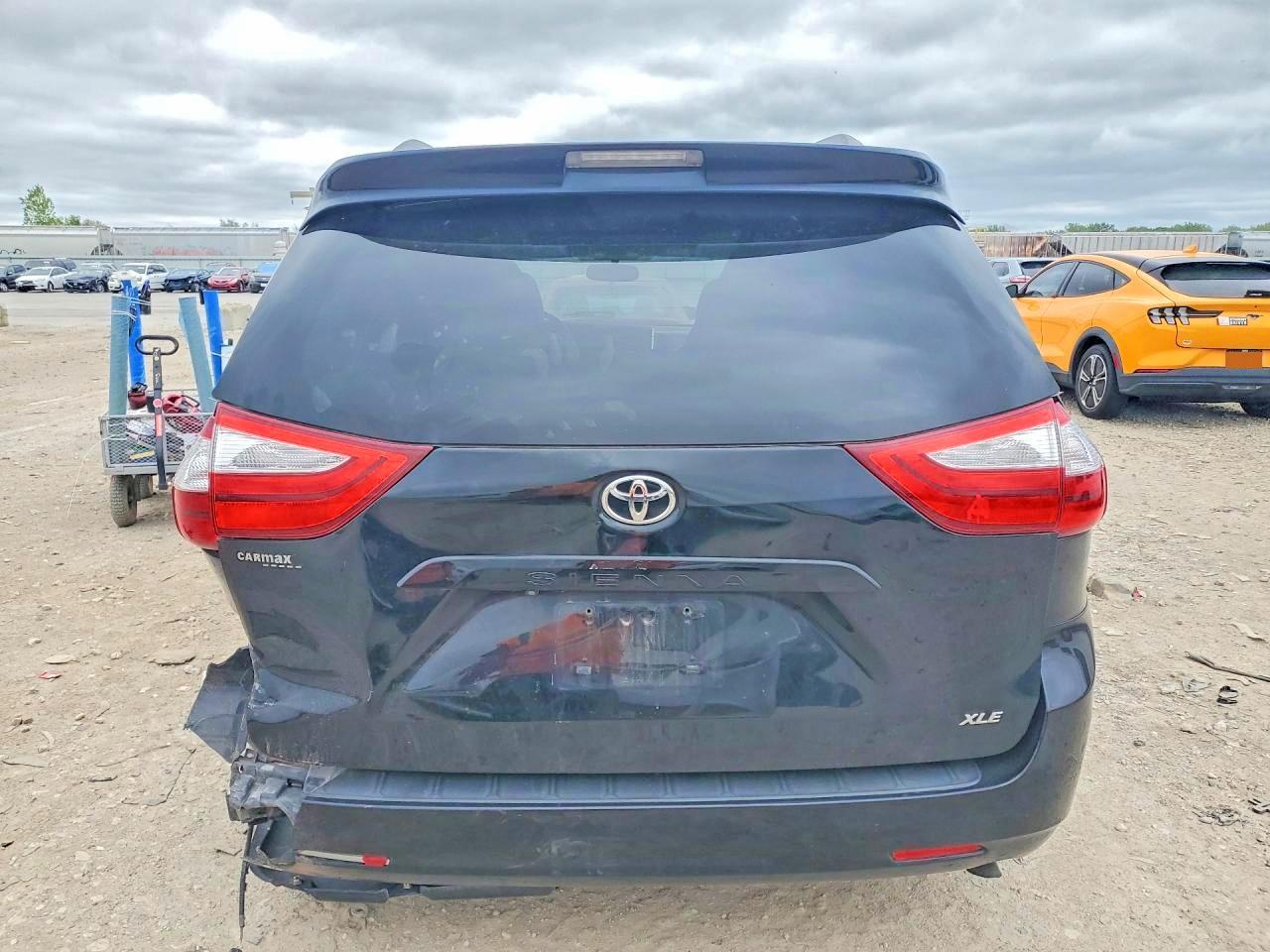 2015 Toyota Sienna Xle 8-Passenger - Фото 6
