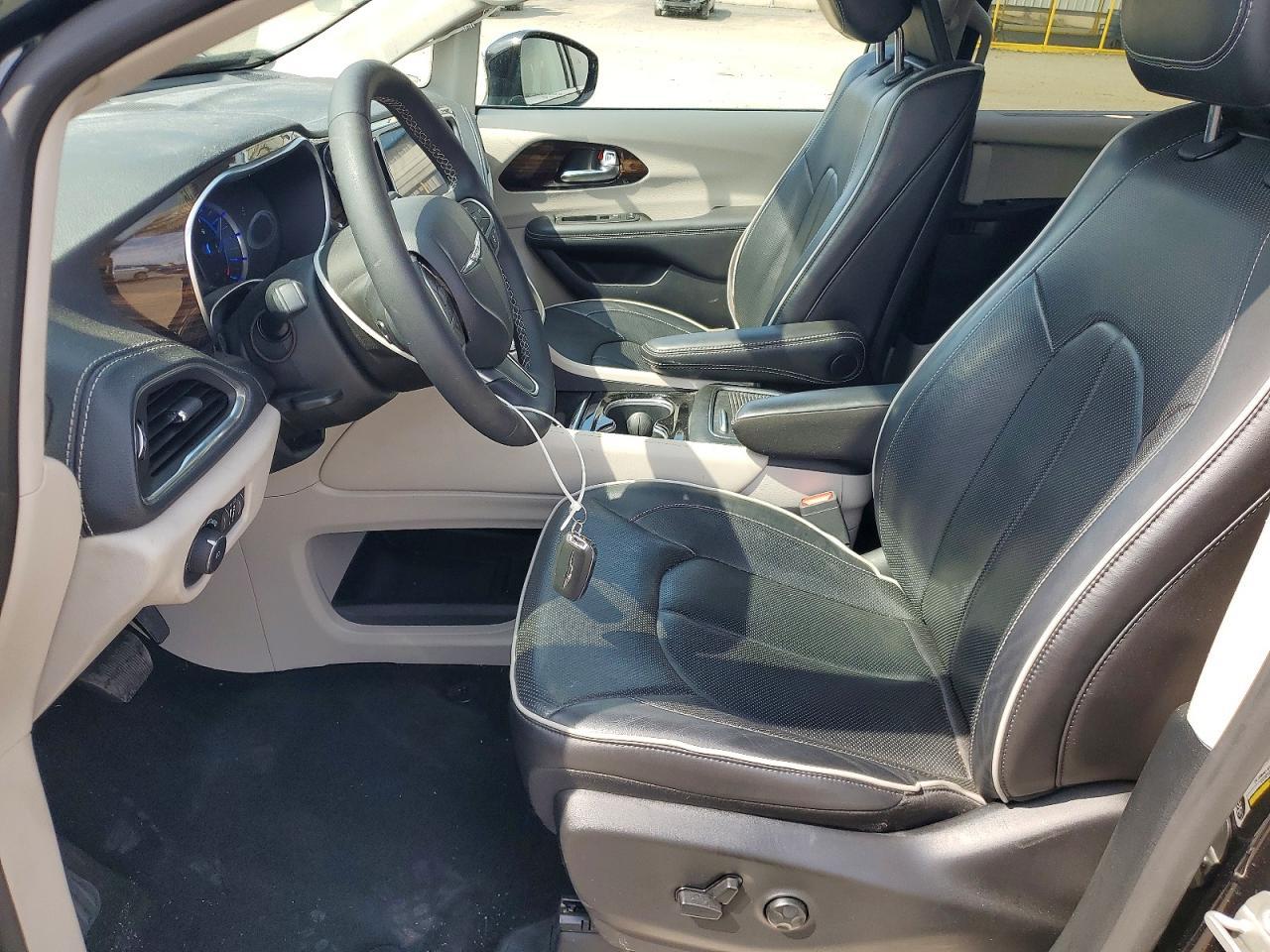 2023 Chrysler Pacifica Hybrid Limited - Image 7