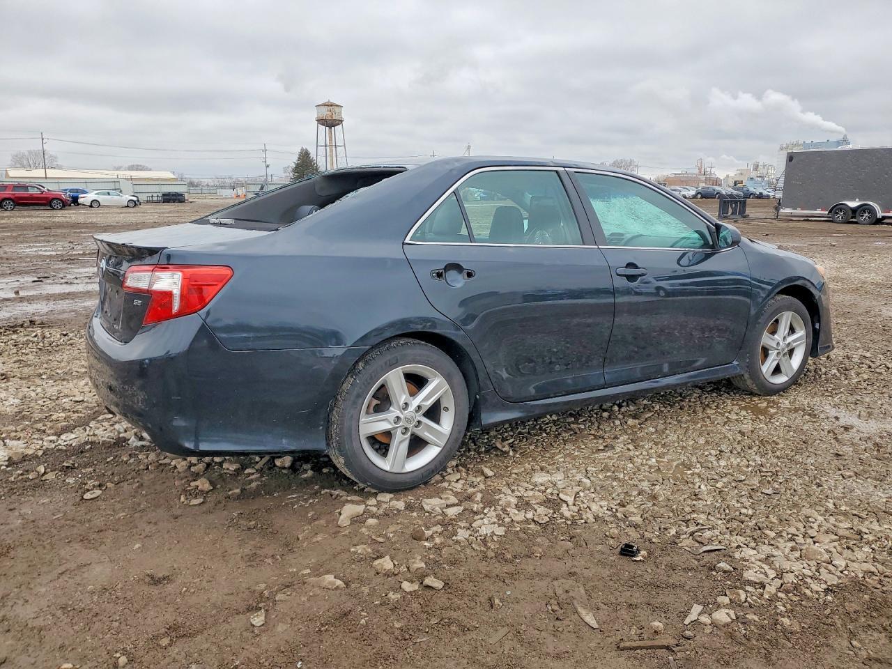 2013 Toyota Camry Se - Image 3