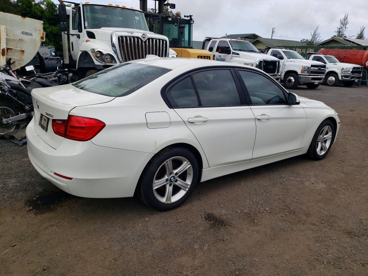 2015 BMW 320 I - Image 3