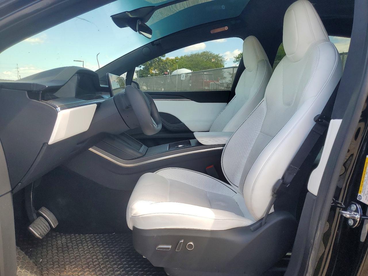 2022 Tesla Model X - Image 7