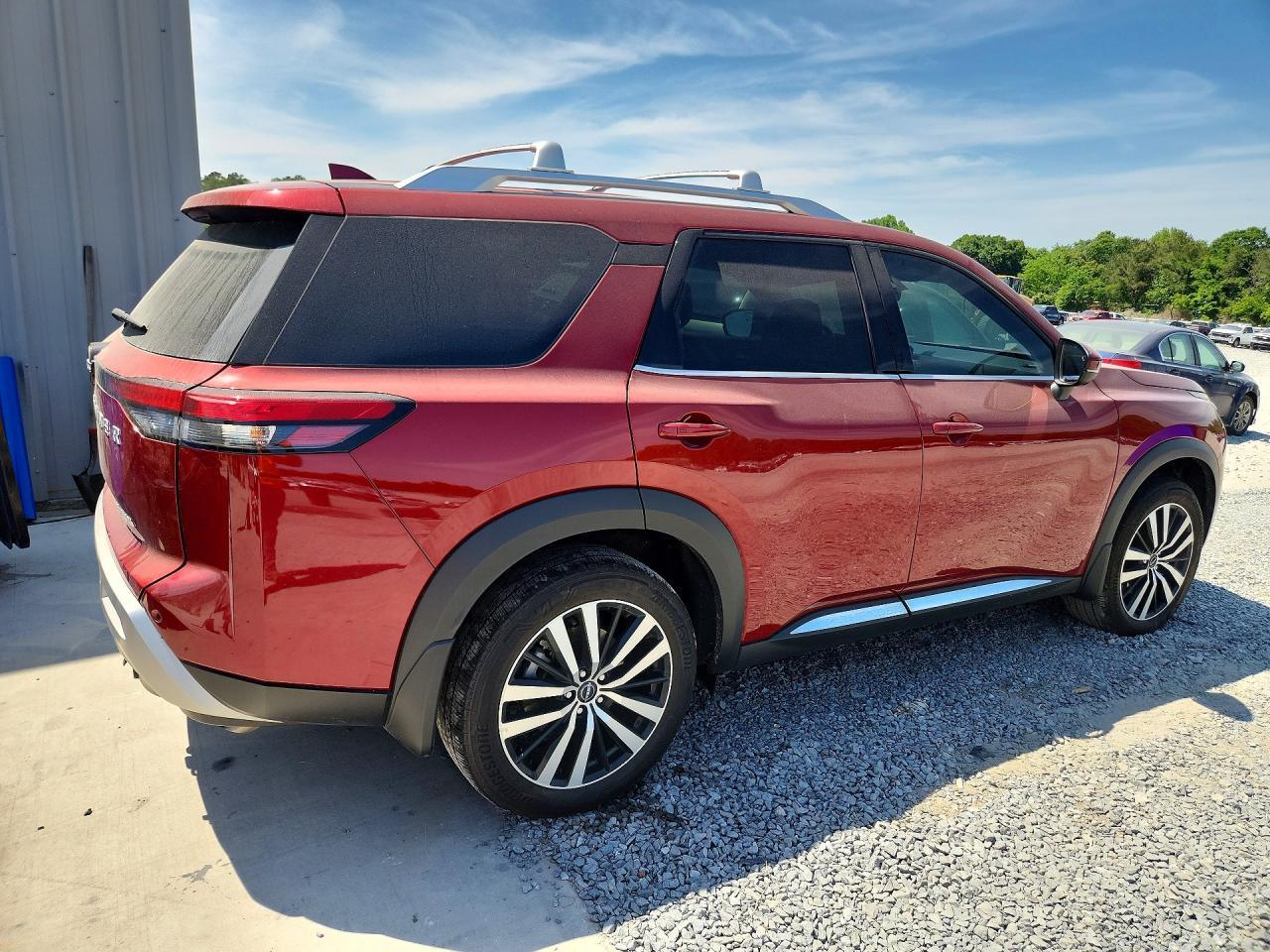 2025 Nissan Pathfinder Platinum - Фото 3