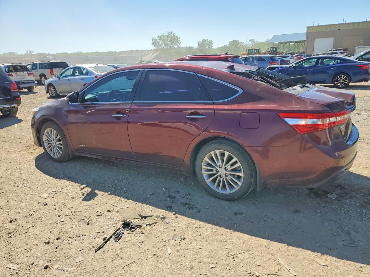 2013 Toyota Avalon Hybrid Limited - Фото 2