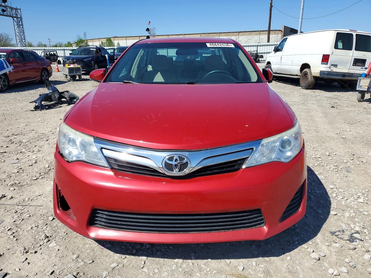 2014 Toyota Camry Le - Фото 5