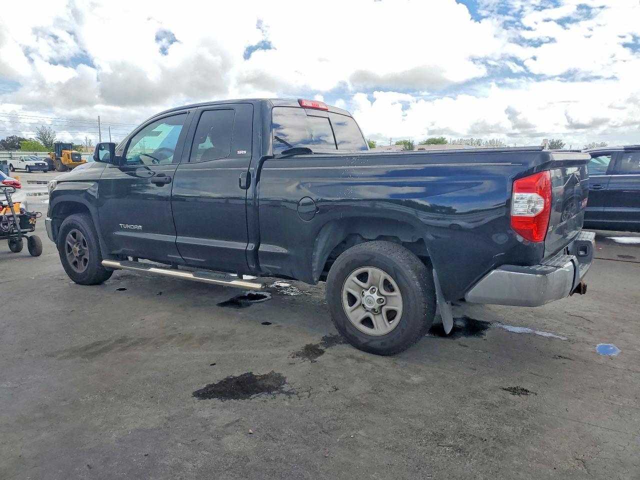 2018 Toyota Tundra Sr5 - Image 2