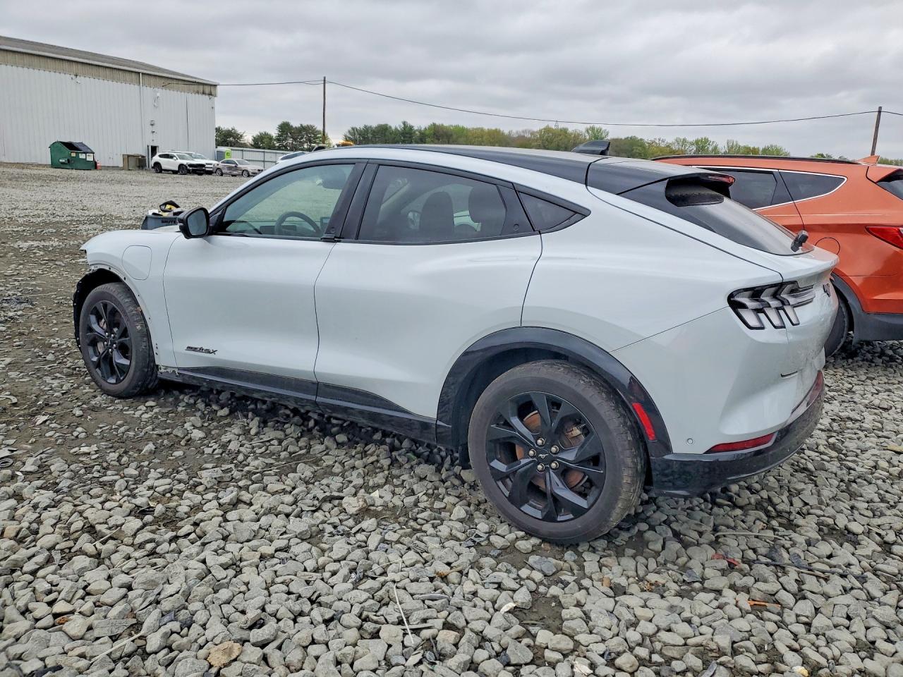 2023 Ford Mustang Mach-E Premium - Фото 2