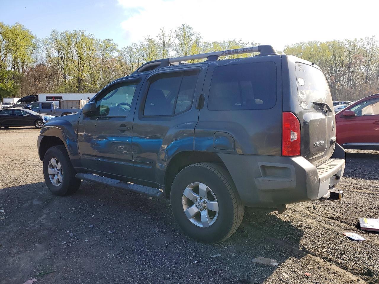 2010 Nissan Xterra X - Image 2