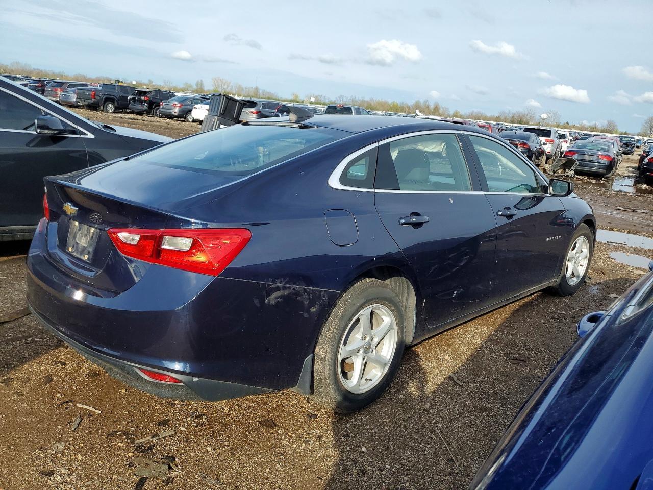 2017 Chevrolet Malibu Ls - Фото 3
