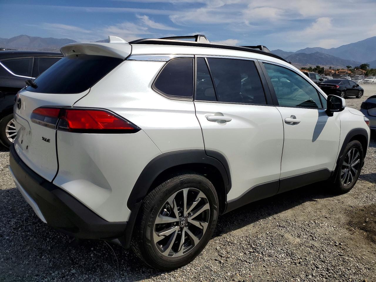 2023 Toyota Corolla Cross Xle - Фото 3