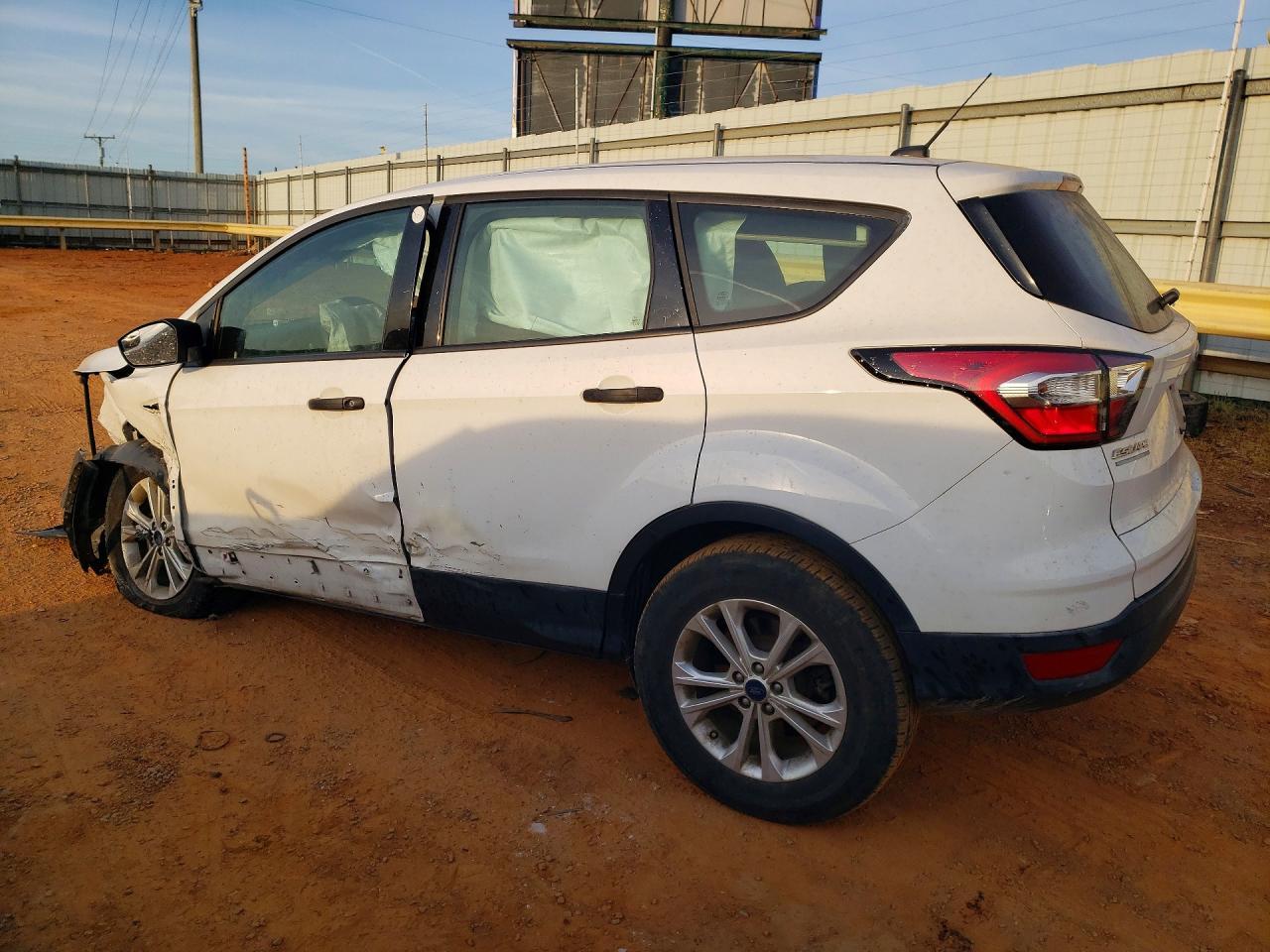 2018 Ford Escape S - Фото 2