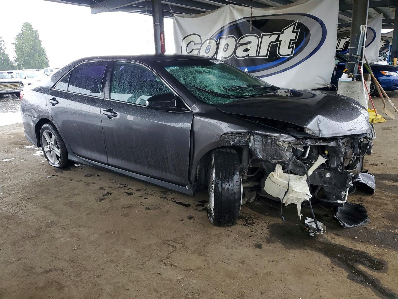 2014 Toyota Camry Se - Image 4