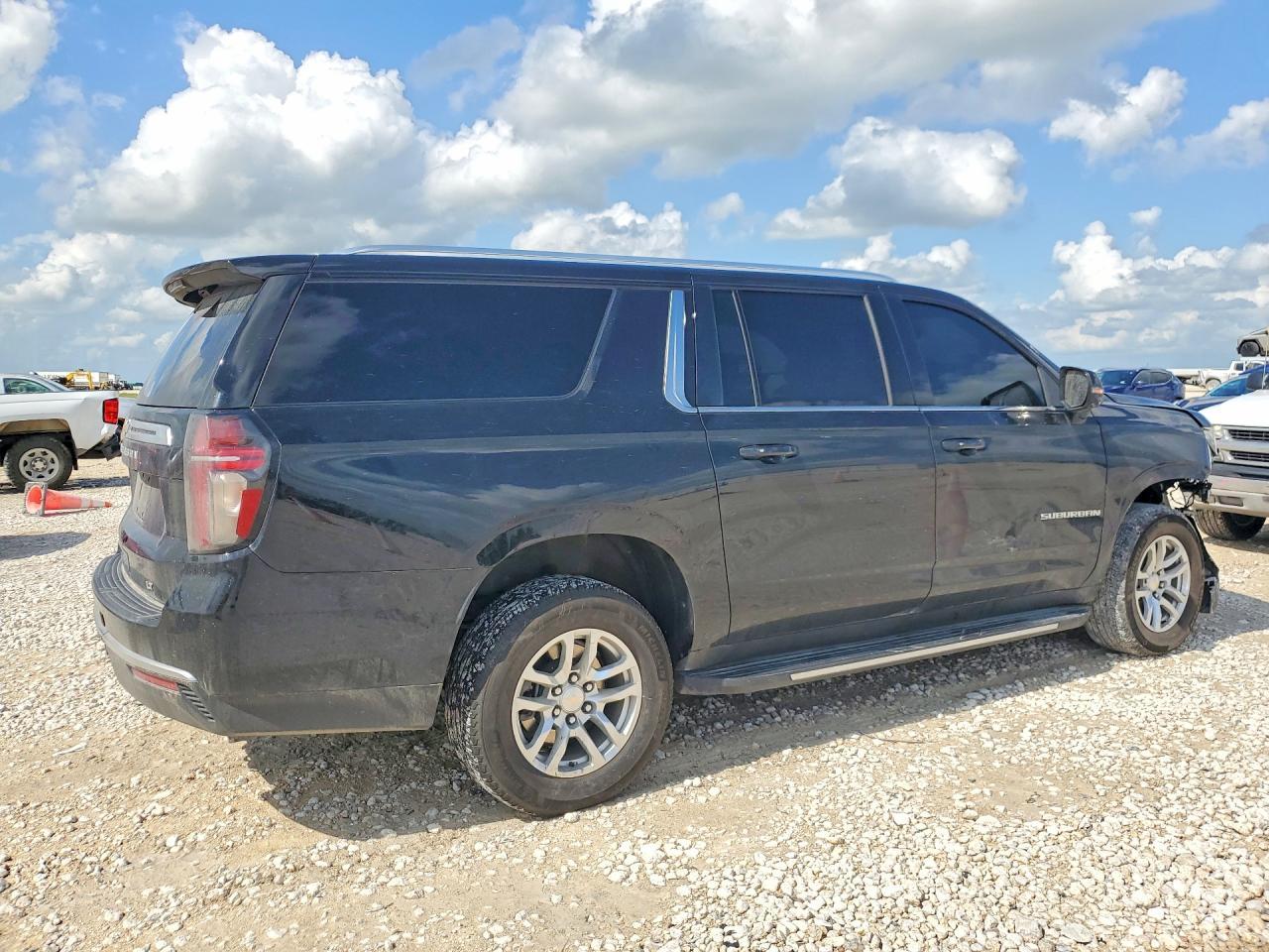 2024 Chevrolet Suburban C1500 Lt - Image 3