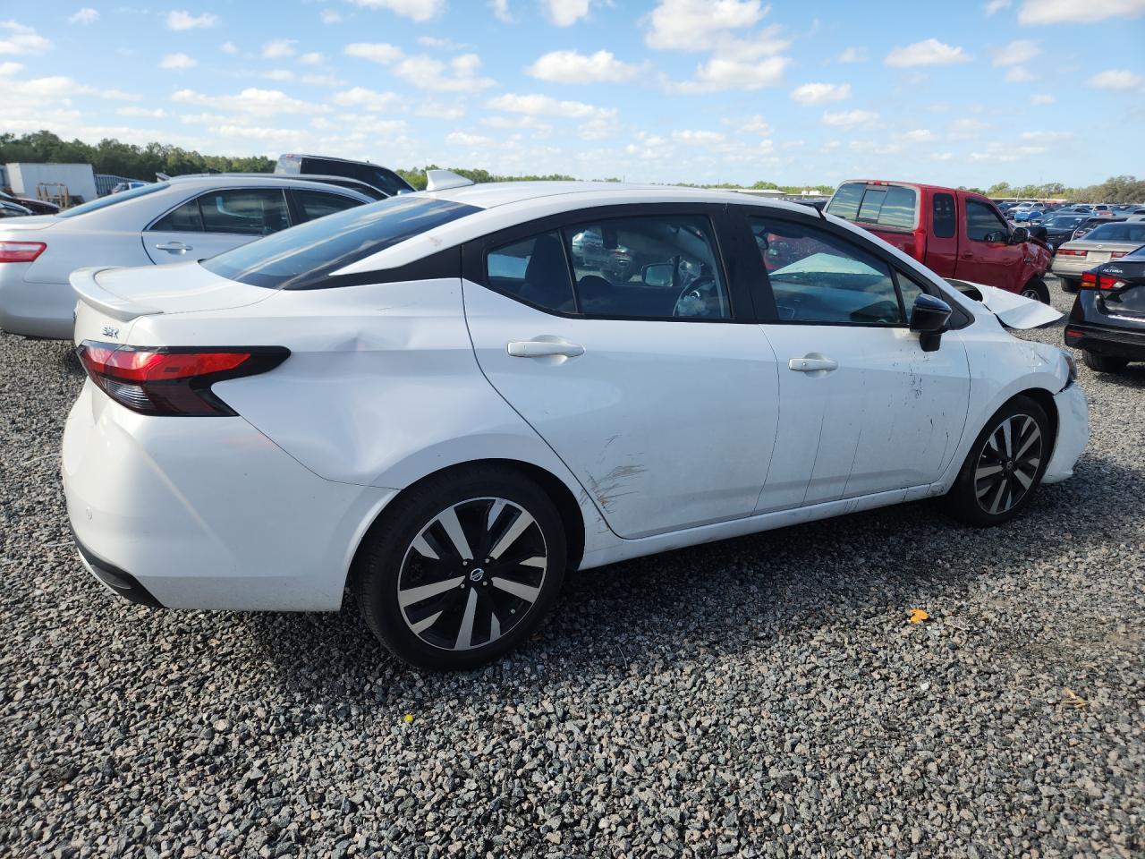 2022 Nissan Versa Sr - Фото 3