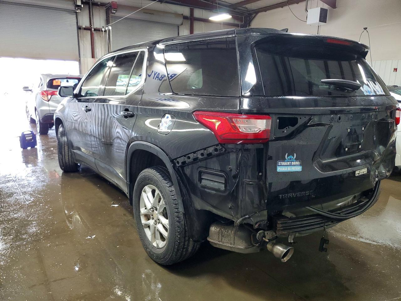 2018 Chevrolet Traverse Ls - Фото 2