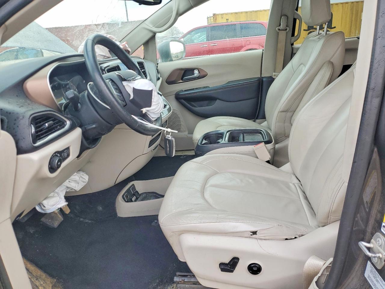 2017 Chrysler Pacifica Touring L - Image 7