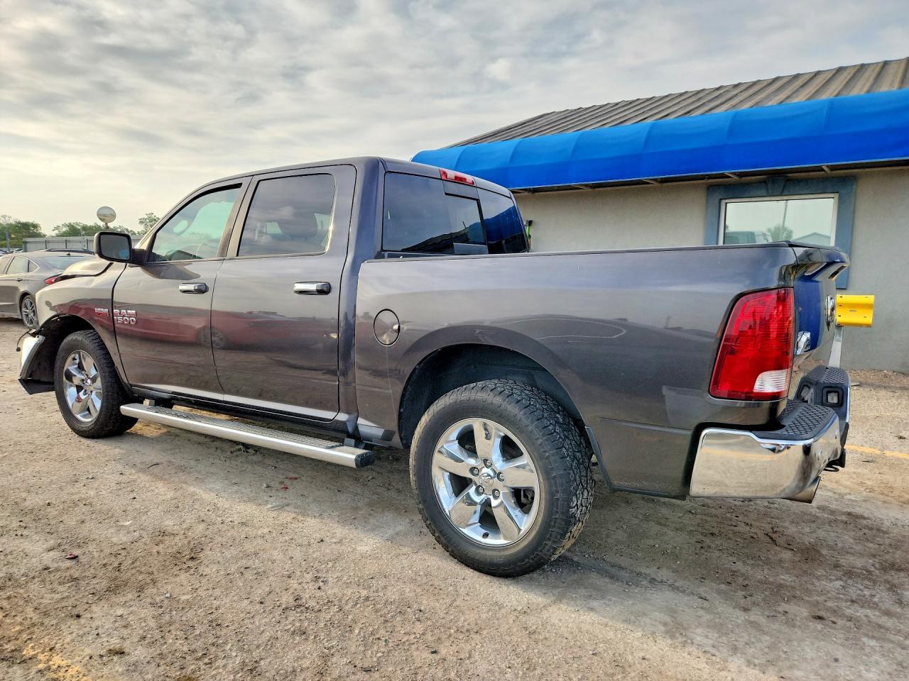 2016 Ram 1500 Slt - Image 2