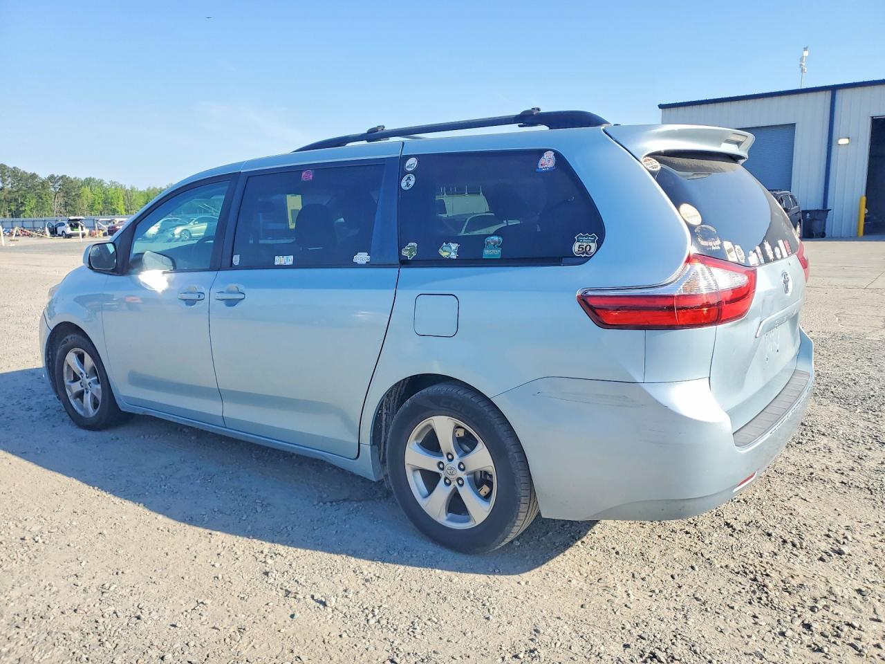 2016 Toyota Sienna Le 8-Passenger - Фото 2