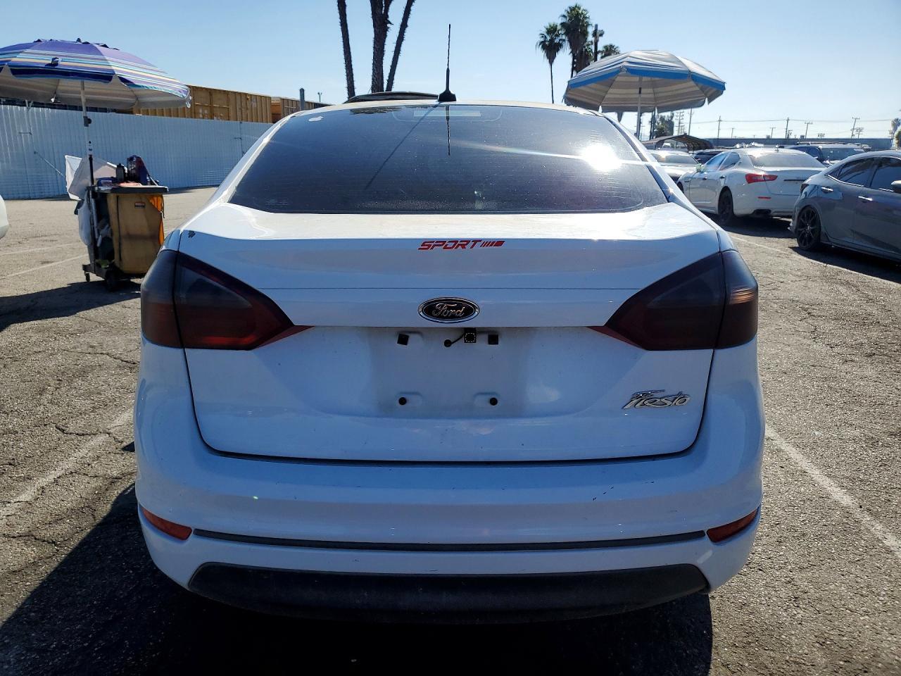 2015 Ford Fiesta S - Фото 6