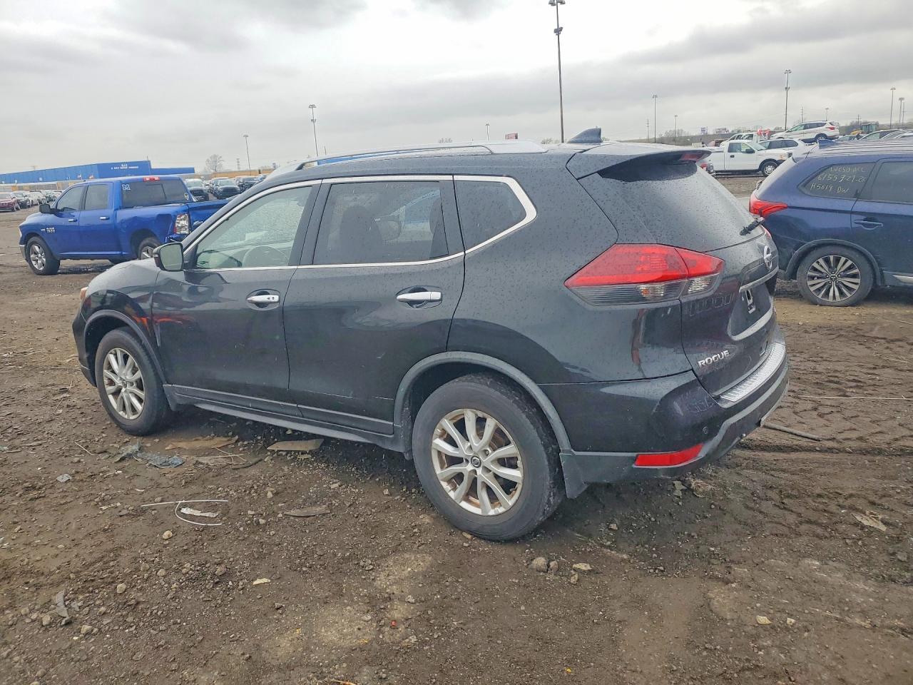 2019 Nissan Rogue Sv - Image 2