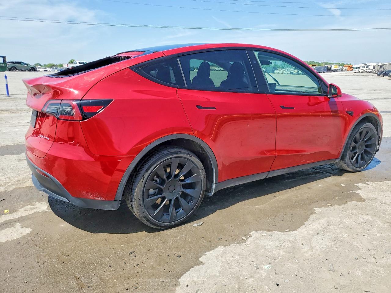 2023 Tesla Model Y - Image 3