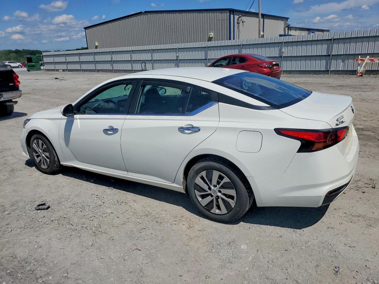 2020 Nissan Altima S - Image 2