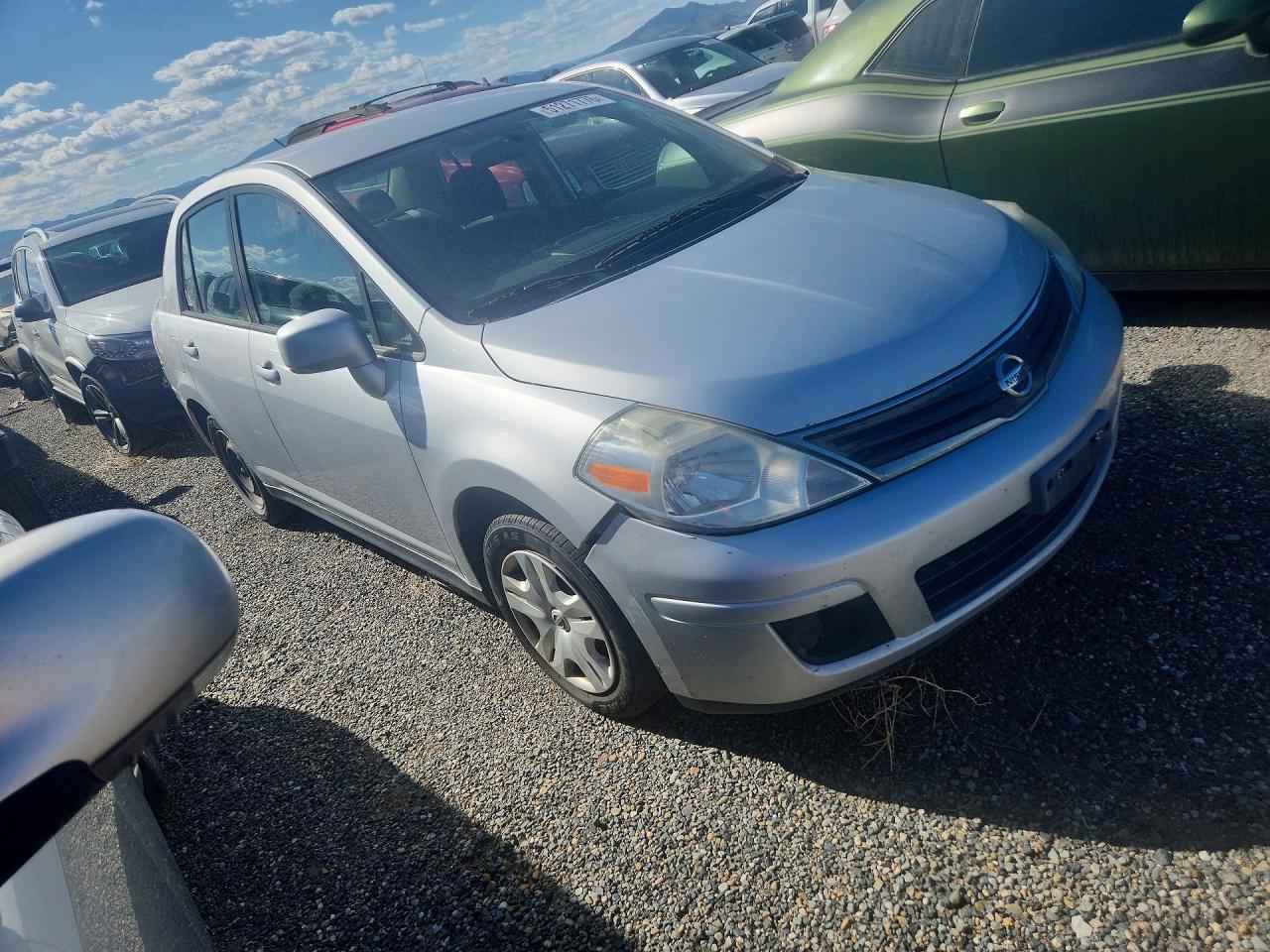2011 Nissan Versa S - Фото 4