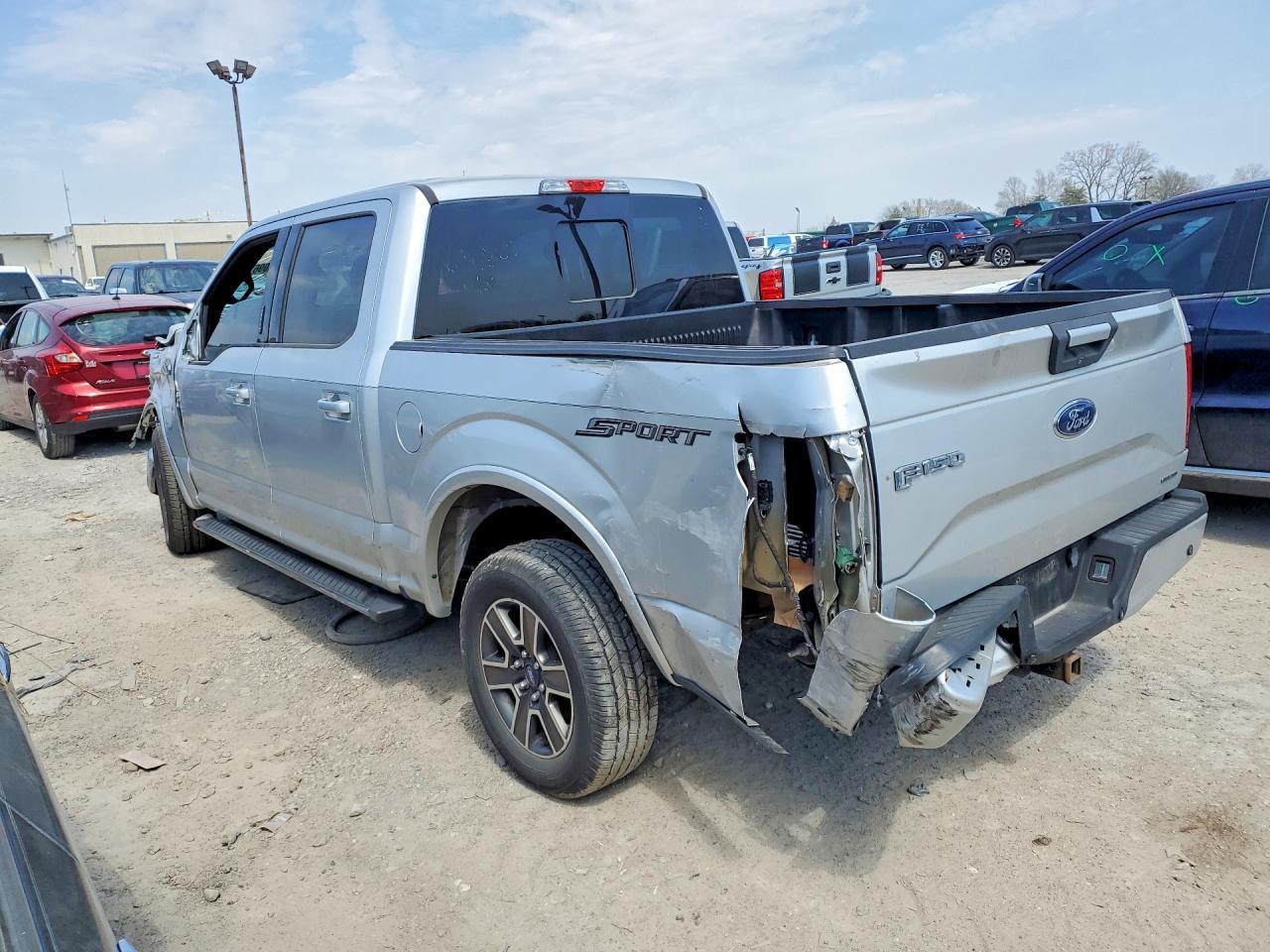 2015 Ford F150 Supercrew - Фото 2